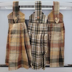 NWT Plaid Hanging Kitchen Towels with Button